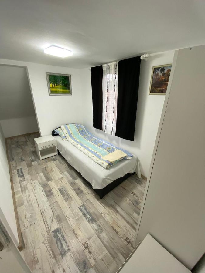 Apartment Izdavanje Sobe/stana Sarajevo