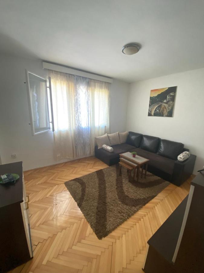 Apartment Izdavanje Sobe/stana *