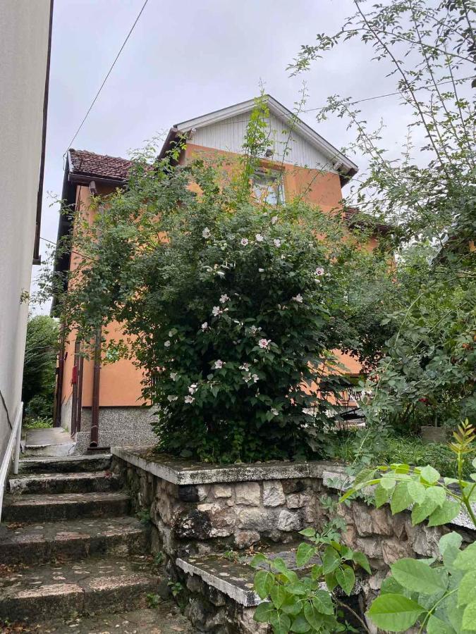 Izdavanje Sobe/stana Sarajevo
