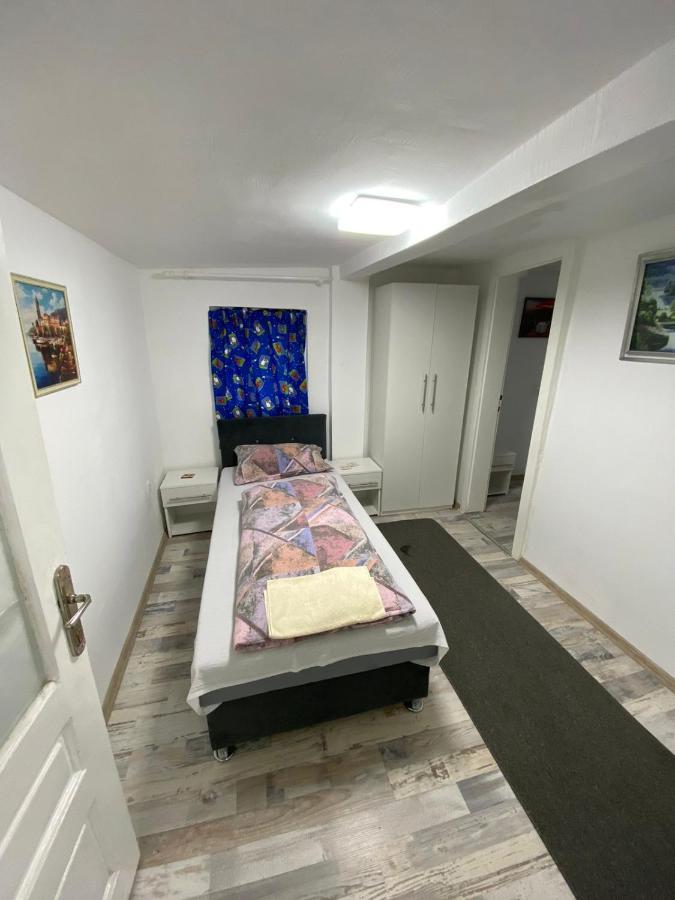 Izdavanje Sobe/stana