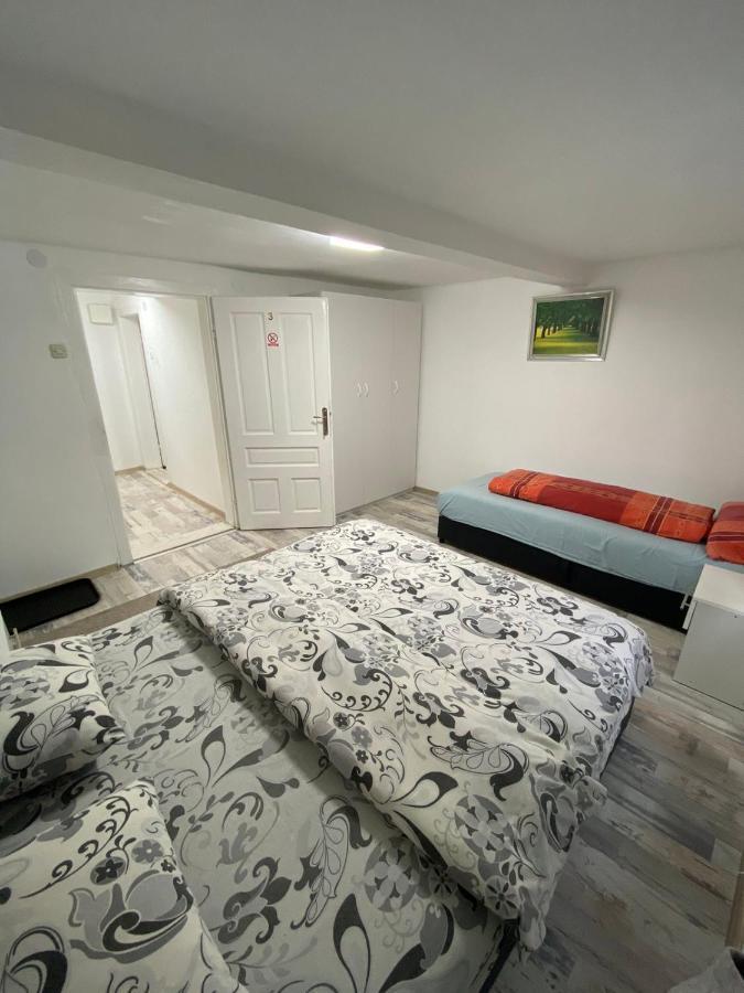 Izdavanje Sobe/stana Apartment *